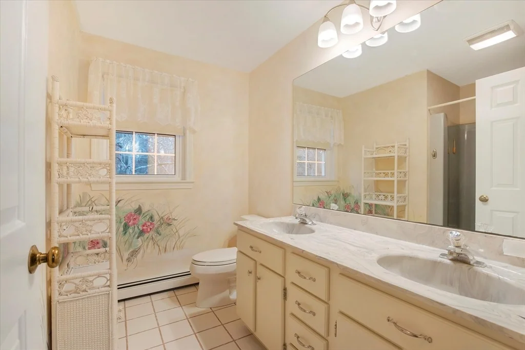 Photo of 28 Peacock Dr