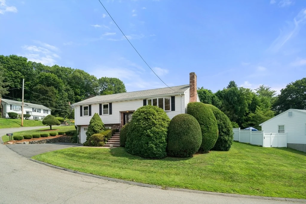Photo of 31 Phillips Cir