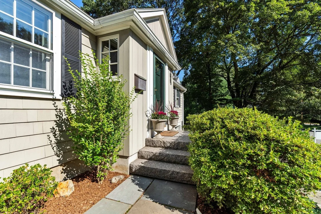 Photo of 5 Willowdale Rd