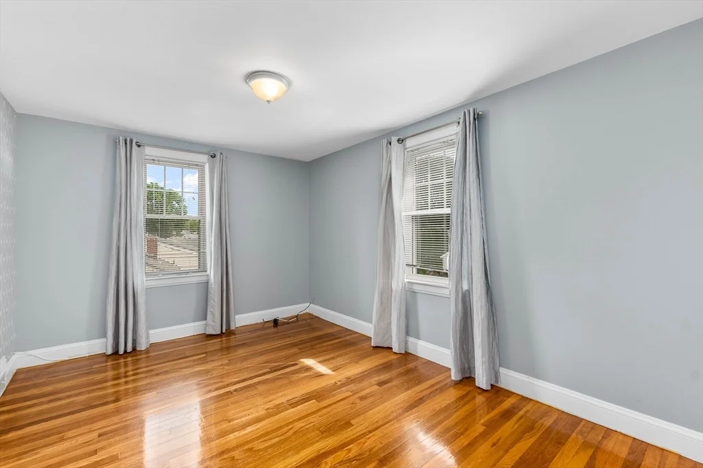 Photo of 862 Pleasant Street