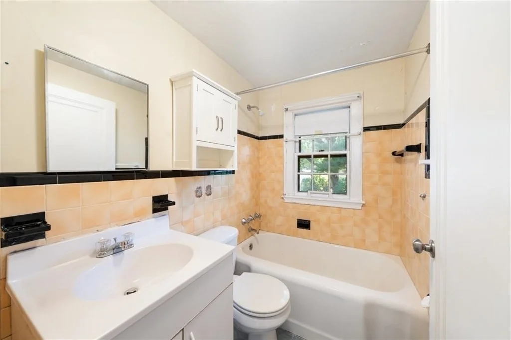 Photo of 34 Aberdeen Ave.