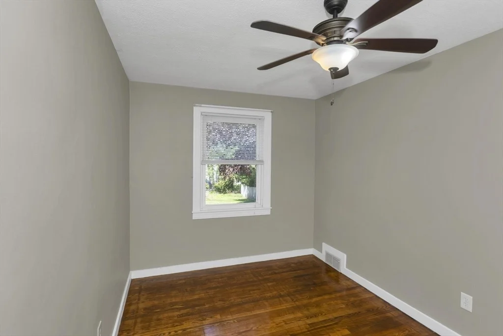 Photo of 582 Broadway St
