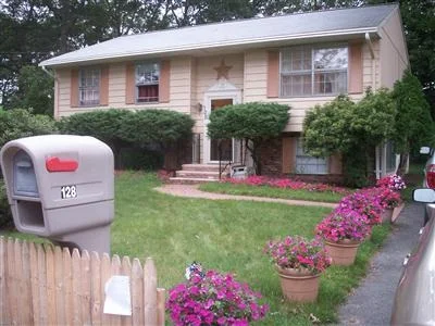 Photo of 128 Walnut St