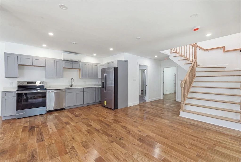 Photo of 26 Parallel St
