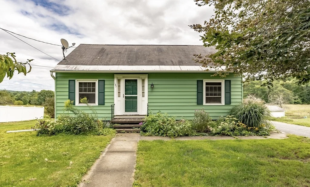 Photo of 187 Leyden Rd