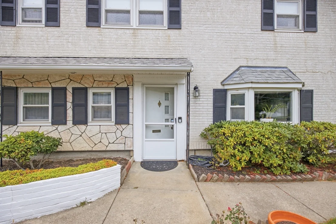 Photo of 37 Rustcraft Rd