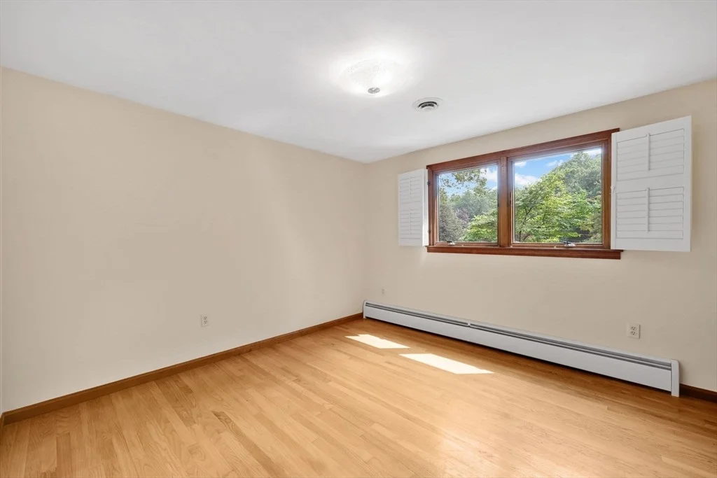 Photo of 8 Fox Hill Dr
