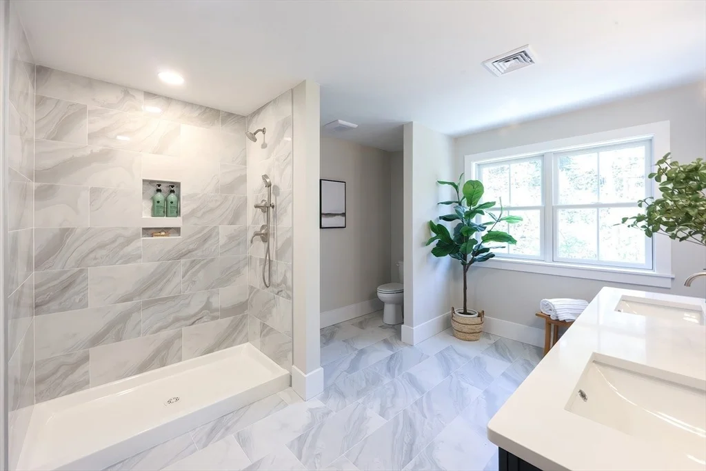 Photo of Unit UNIT39 at 42 Thomas Mann Circle