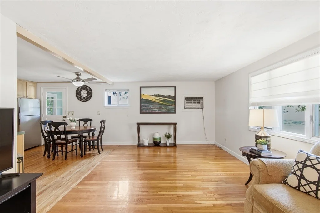 Photo of 24 Upper Joclyn Ave