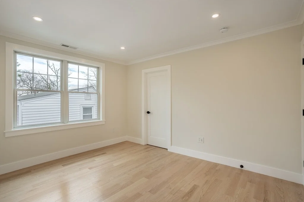 Photo of 383 Marrett