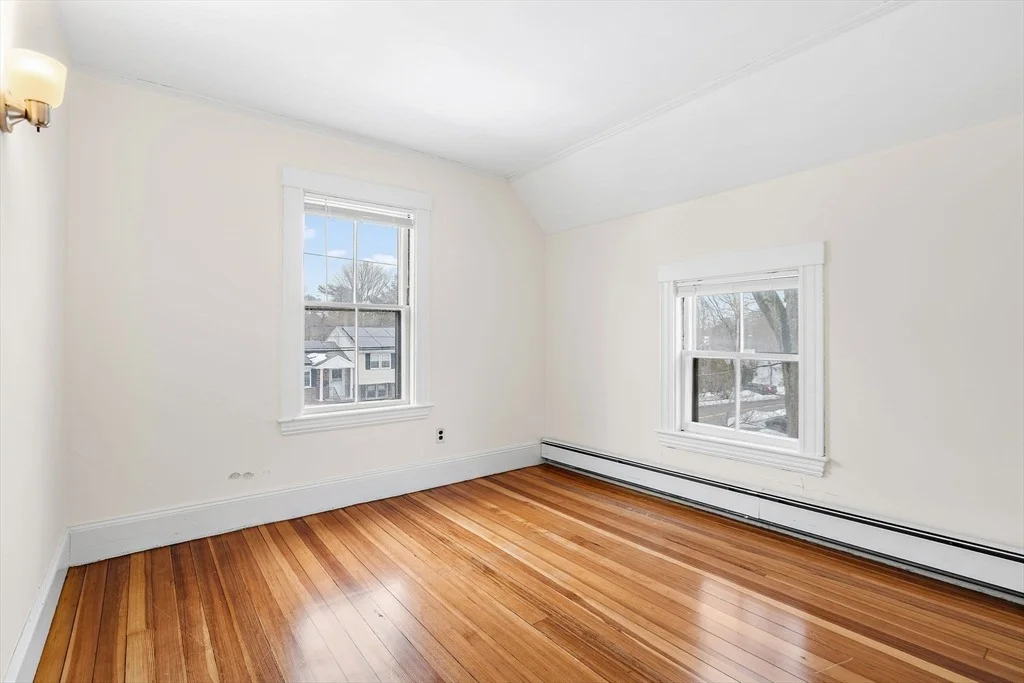 Photo of 971 Webster St