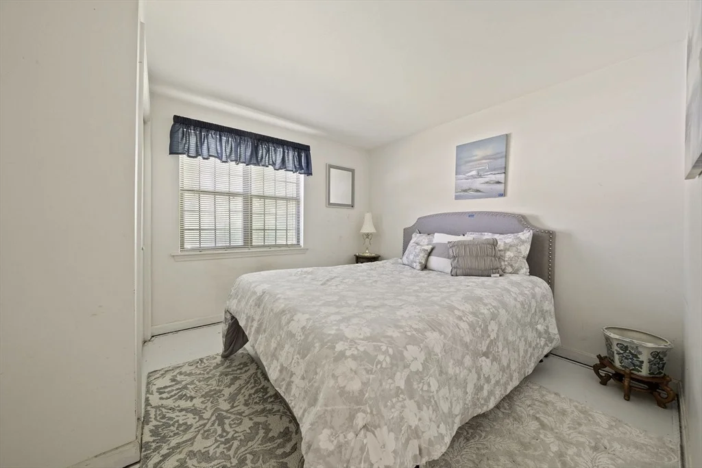 Photo of 16 Lexington Dr