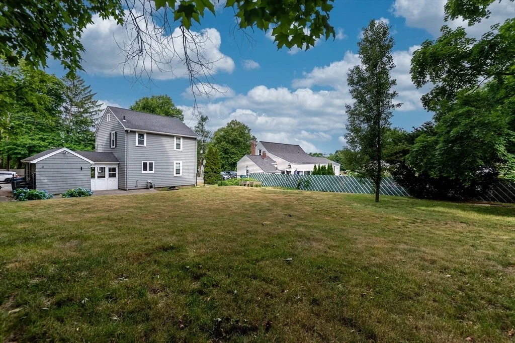 Photo of 862 Pleasant Street