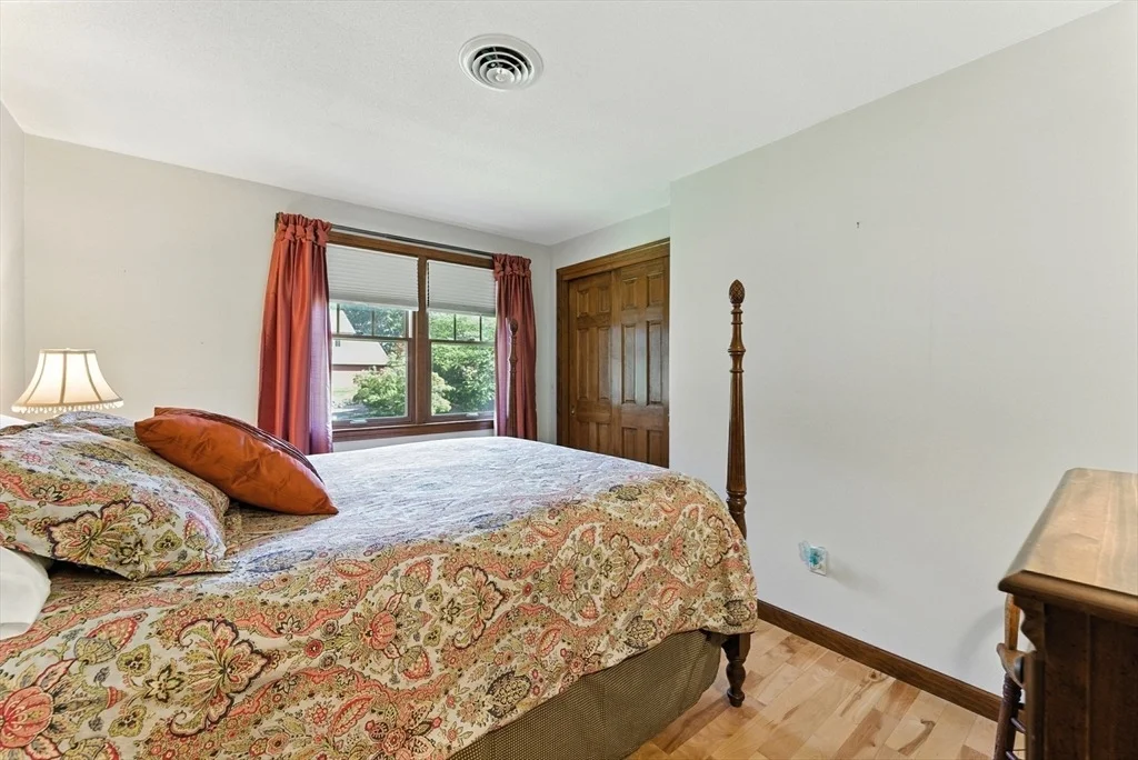 Photo of 238 Elizabeth Dr