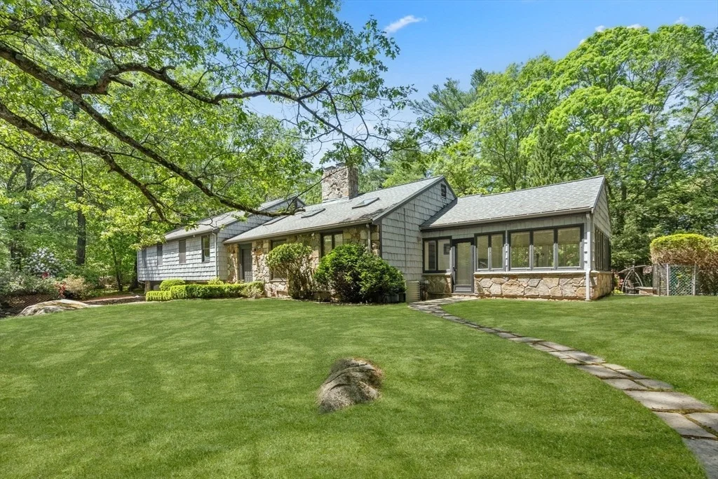 Photo of 169 Hickory Rd