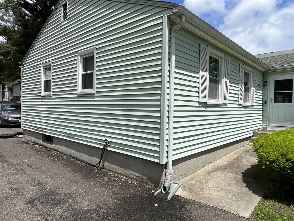Photo of 100 Rowland St