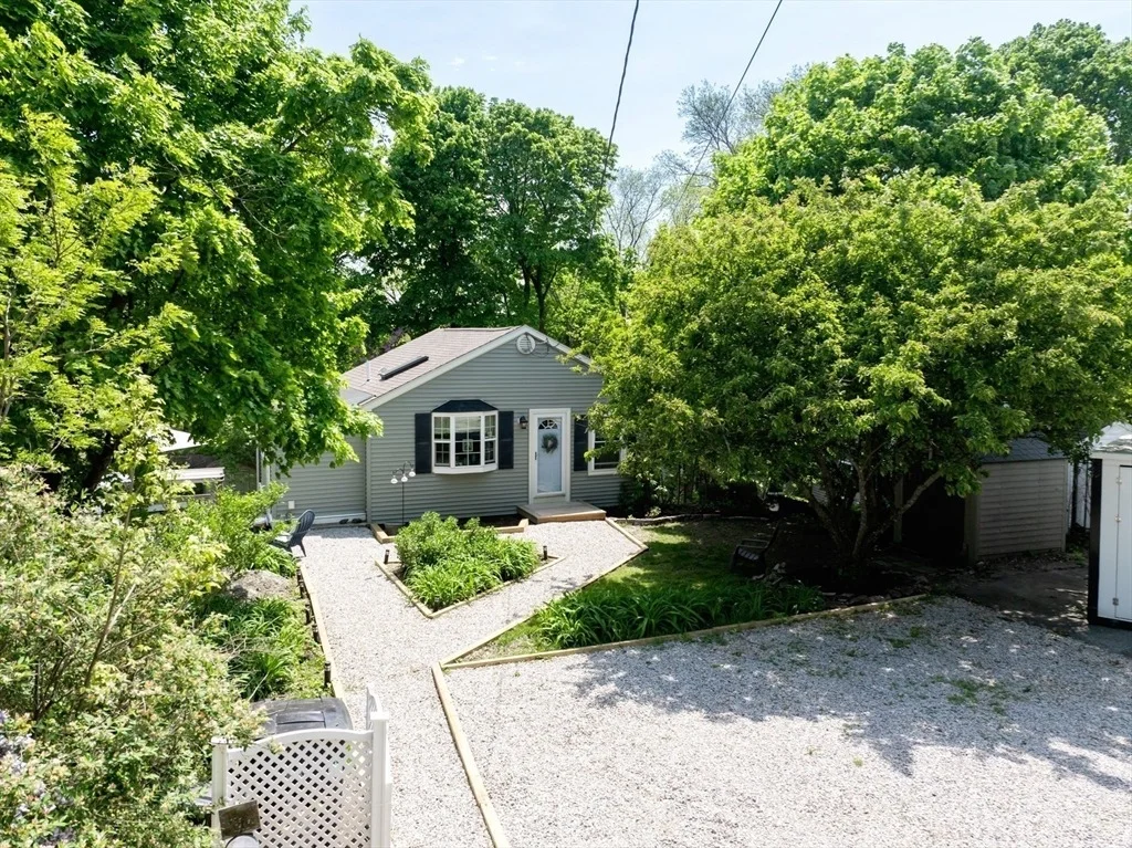 Photo of 9 Shore Garden Rd