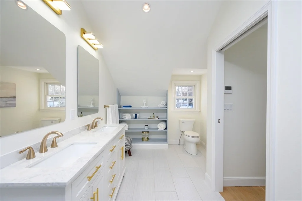 Photo of 19 Accord Pond Dr