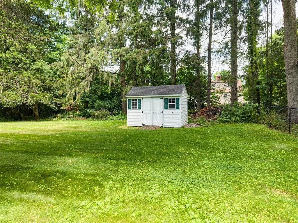 Photo of 6 Brookmont Dr