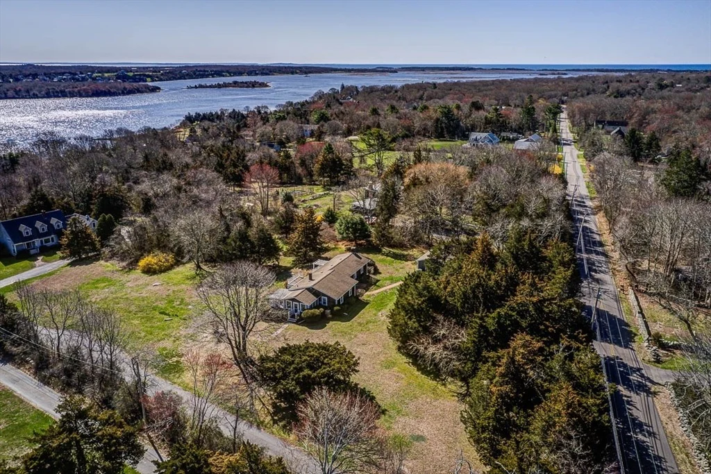 Photo of 1484 Drift Road