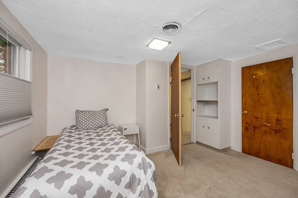 Photo of 14 Holton Road