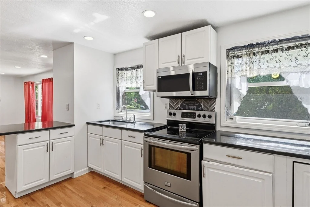 Photo of 881 Roosevelt Ave