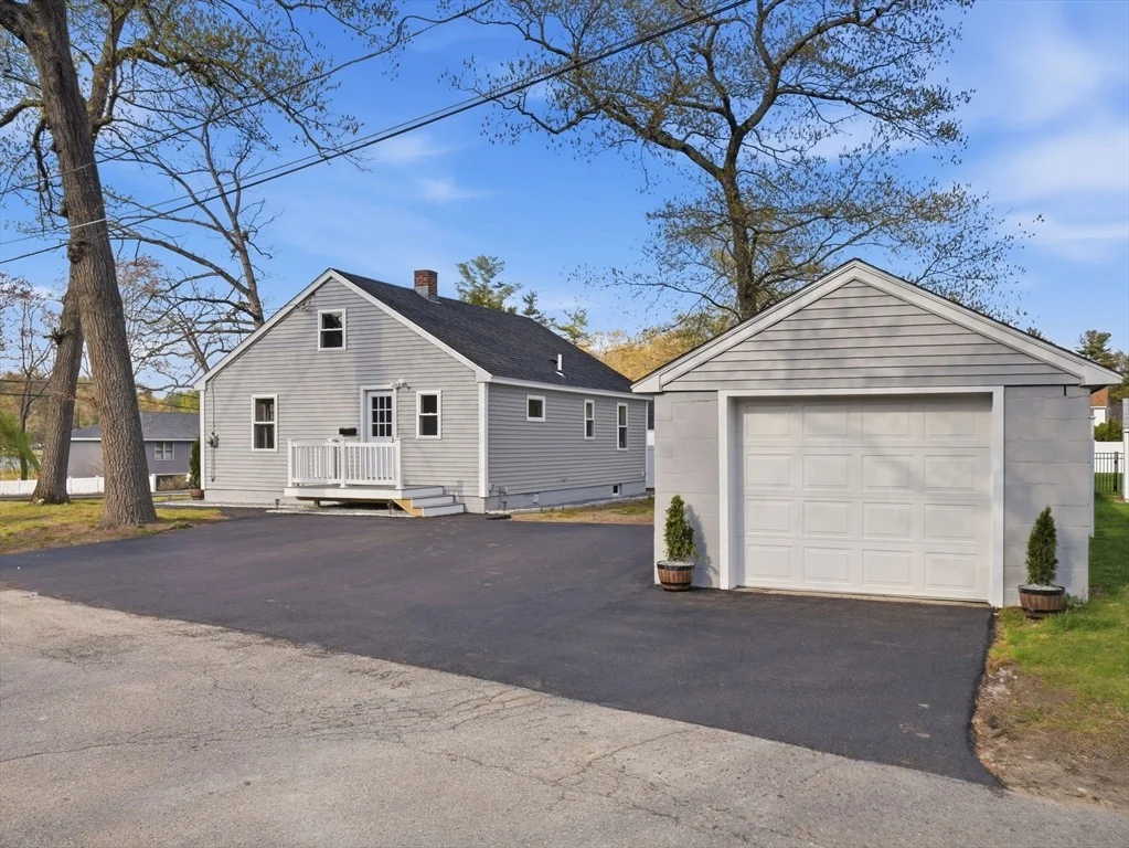 Photo of 51 Sandy Pond Rd
