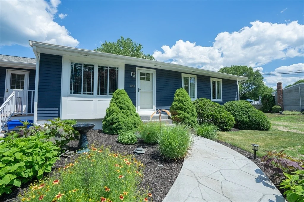 Photo of 305 Scadding Street