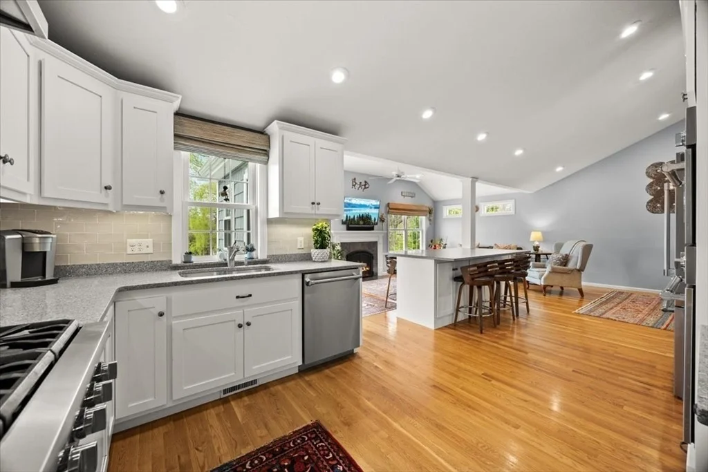 Photo of 1480 Great Plain Ave