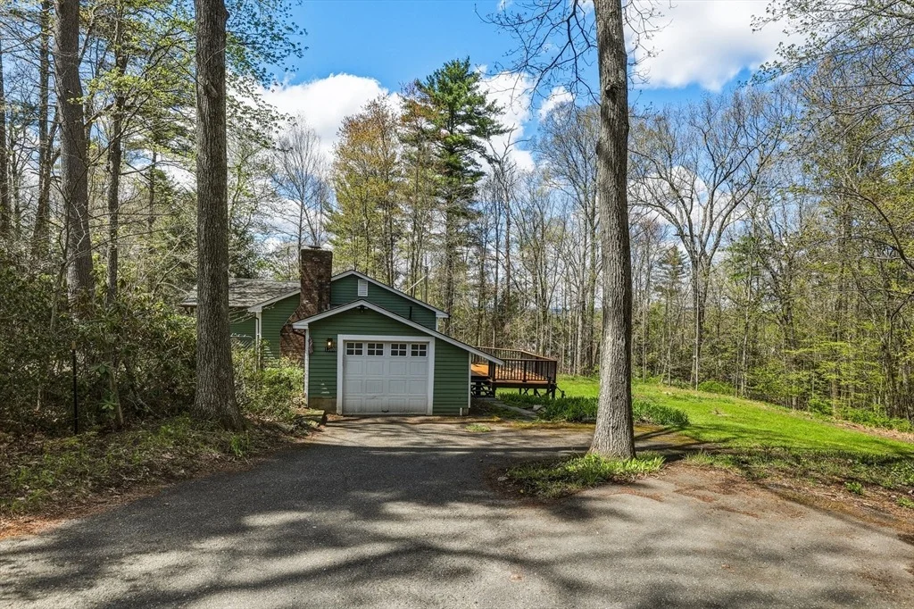 Photo of 1360 Bay Road