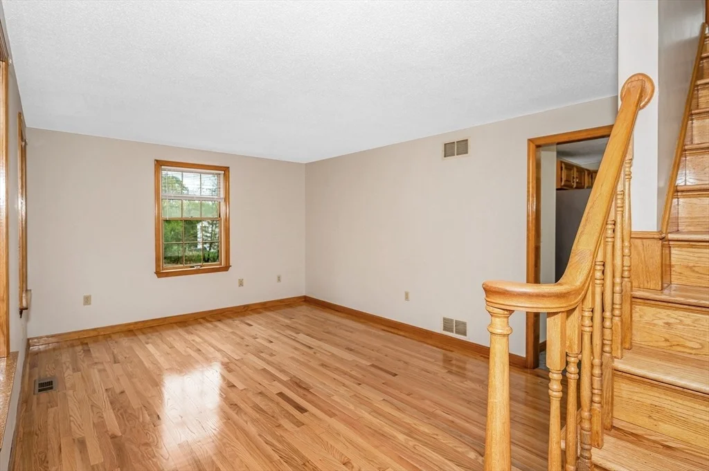 Photo of 91 Leonard Circle