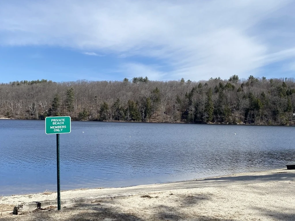 Photo of 106 Shore Rd