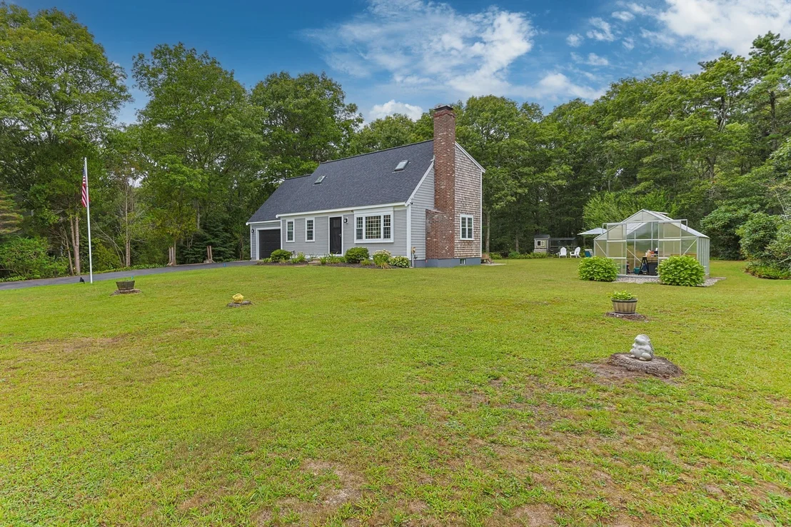 Photo of 34 Commodore Ln