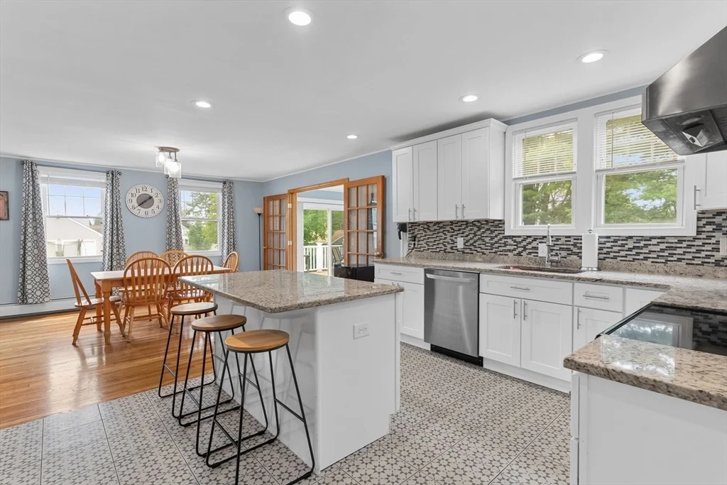 Photo of 10 Wesley Dr