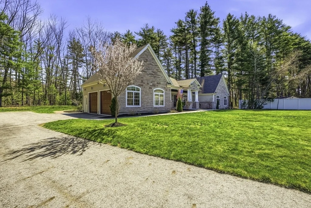 Photo of 11 Fairway Dr