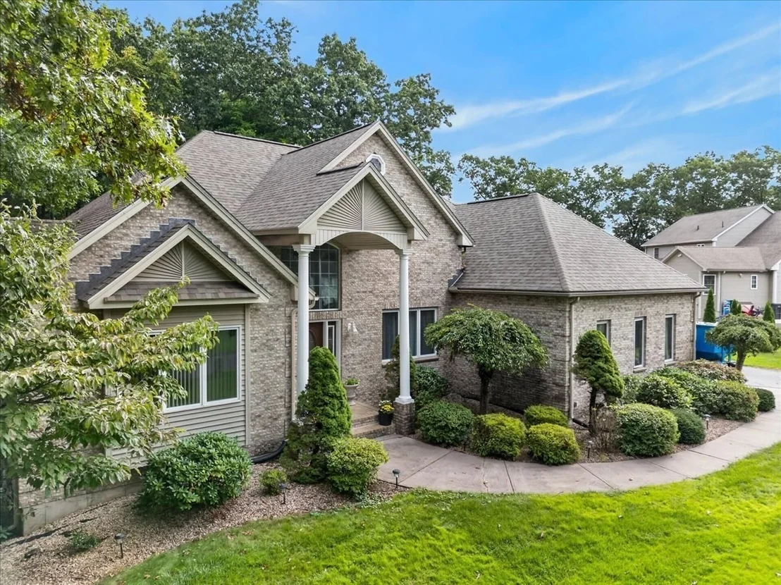 Photo of 31 Hillcrest Cir