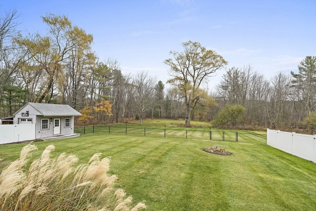 Photo of 2 Iris Ave