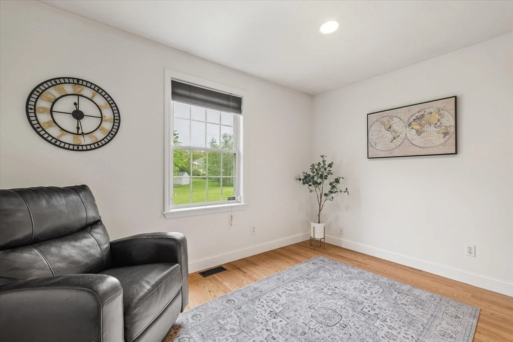 Photo of 8 Cardinal Cir