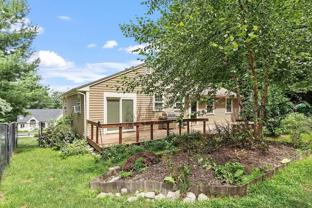 Photo of 64 Carolyn Cir