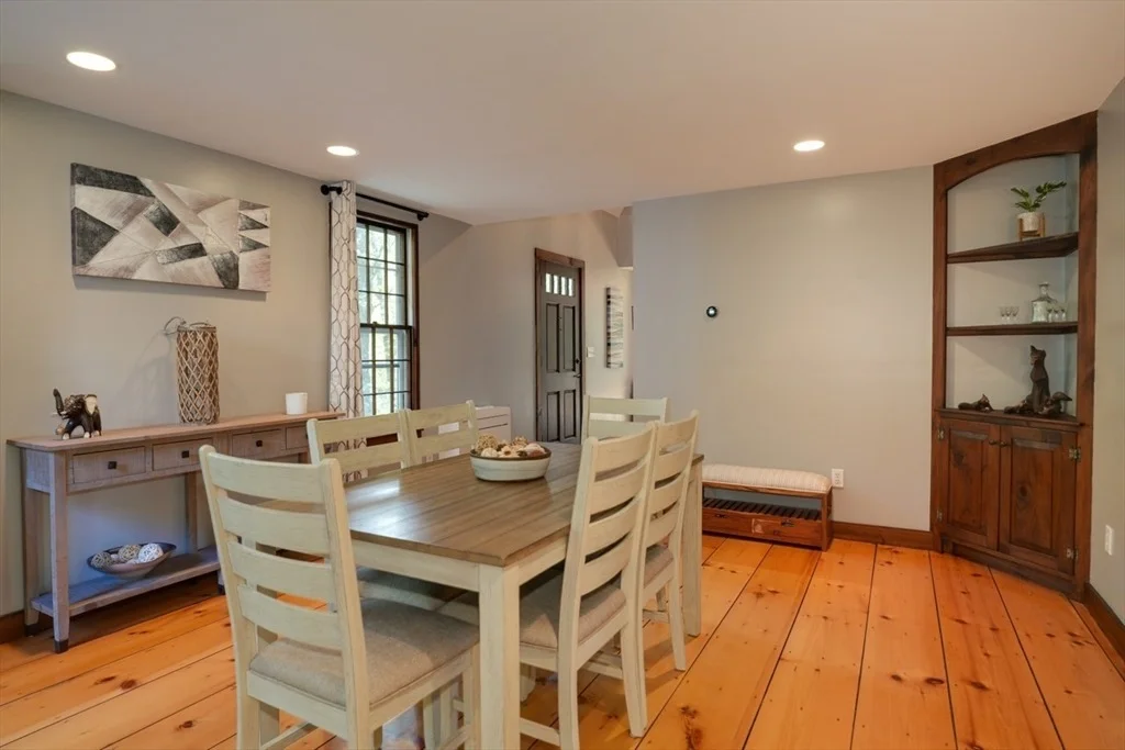 Photo of 18 Bay Path Dr