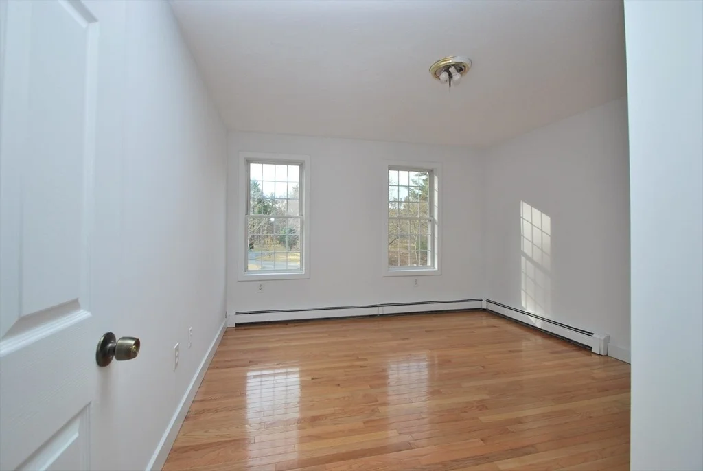 Photo of 11 Edgewater Ln