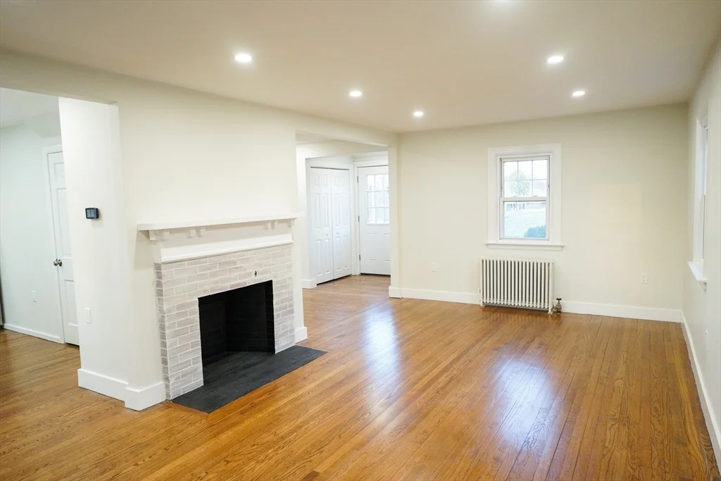 Photo of 1 Triangle St.