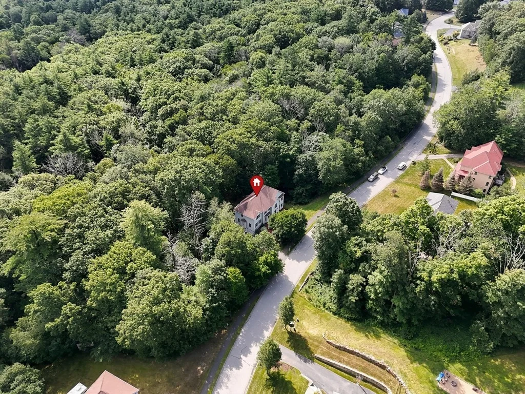 Photo of 6 Londonderry Ln