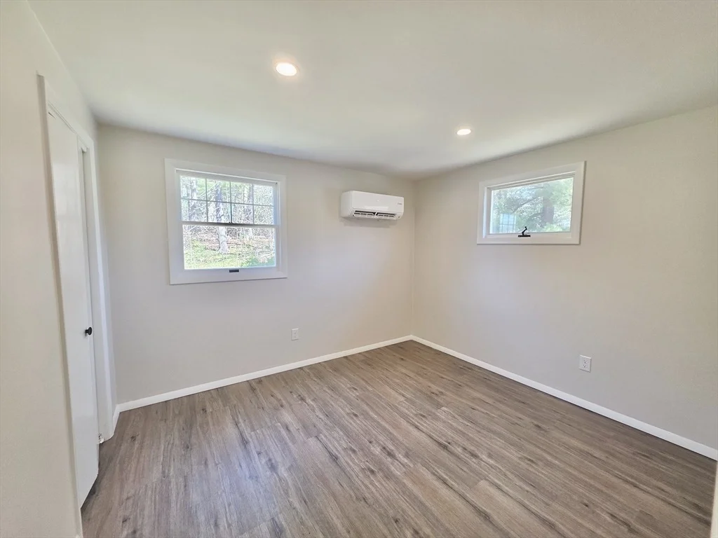 Photo of 8 Wolf Hill Rd
