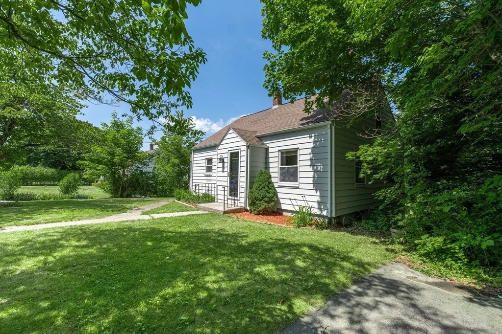 Photo of 152 Southbridge Rd
