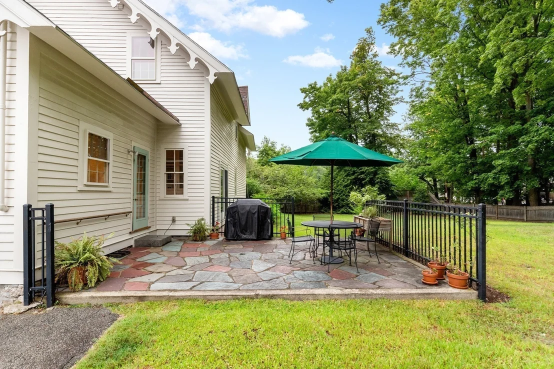 Photo of 82 Old River Place