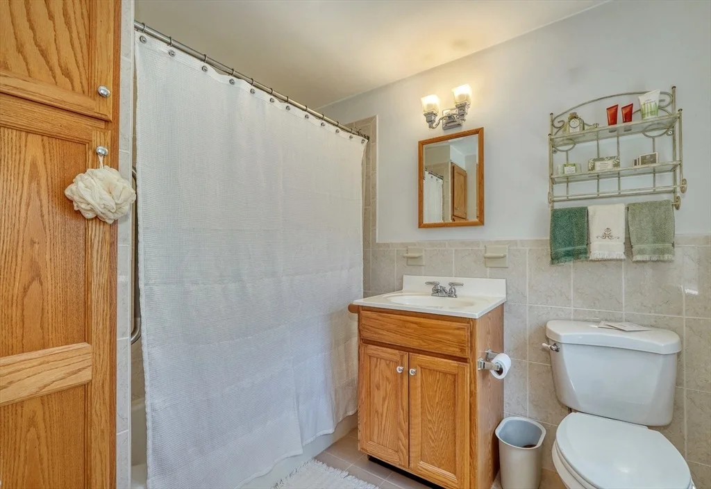 Photo of 17 Old Brook Cir