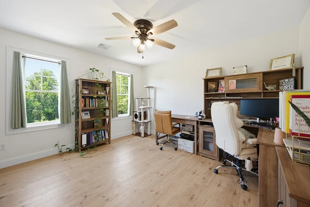 Photo of 1479 Main St