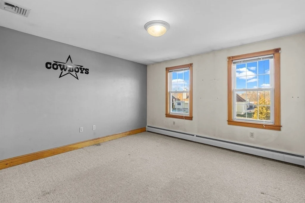 Photo of 7 Deerfield Ln