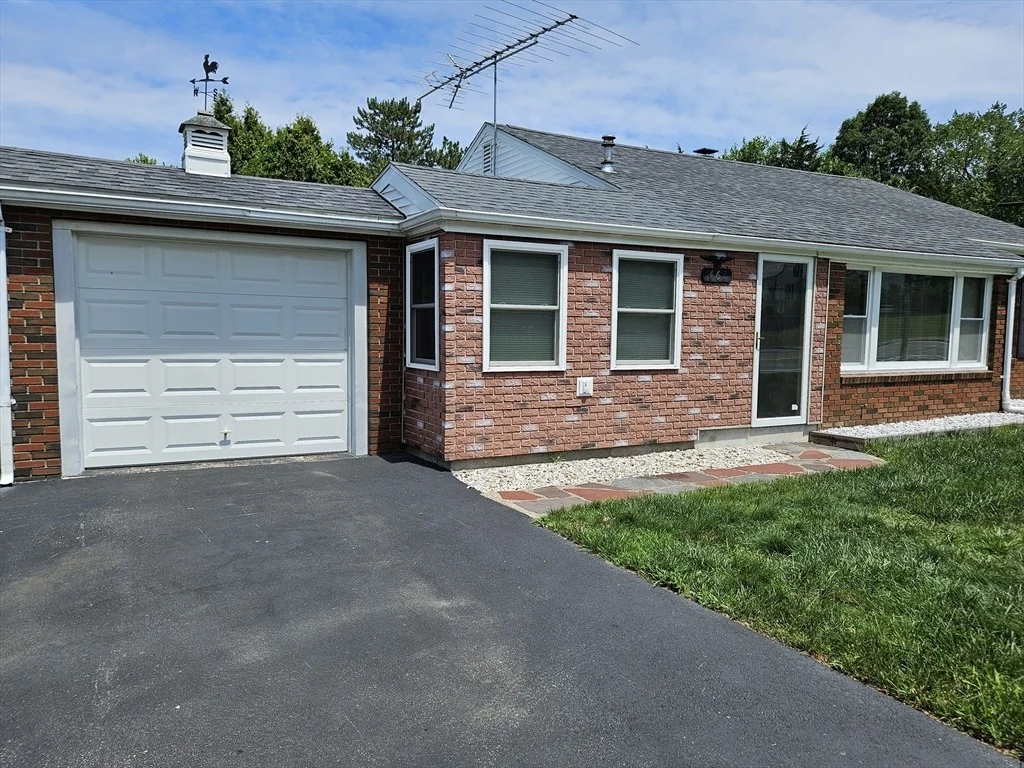 Photo of 461 River Rd